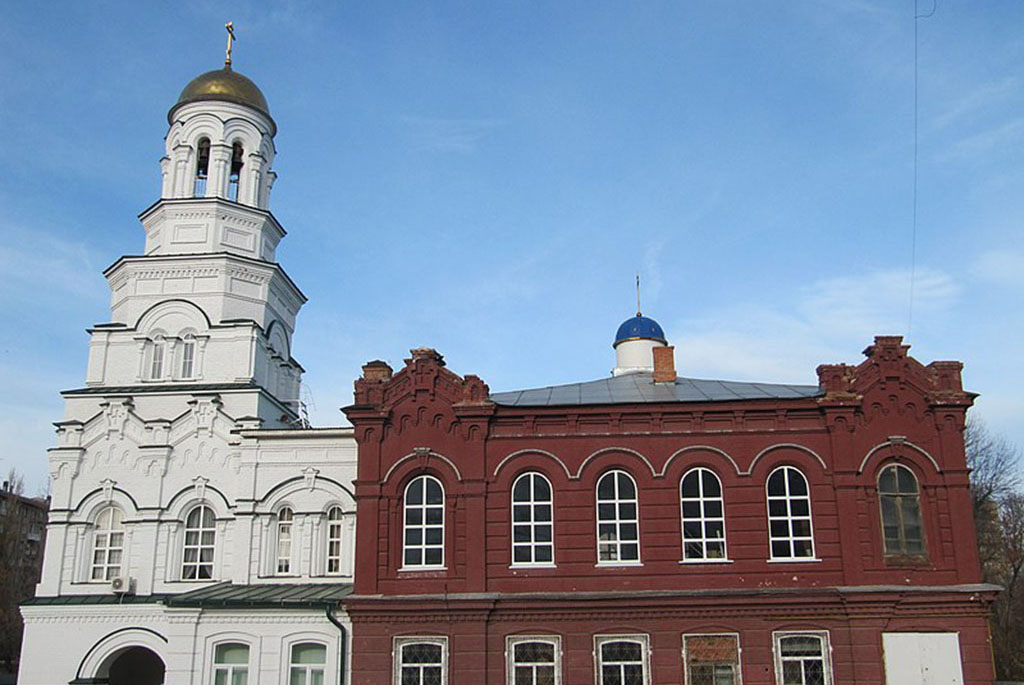 Здание церковно-приходской школы Митрофаньевской церкви.