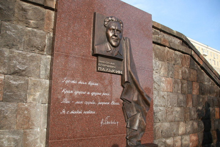 Памятник Н. Е. Палькину