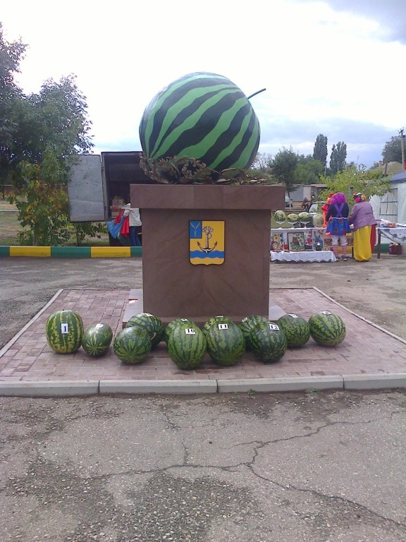 Памятник арбузу